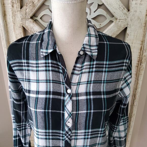 Croft & Barrow Women's Long Sleeve Button Down Plaid Shirt in Black & Aqua - Picture 3 of 8